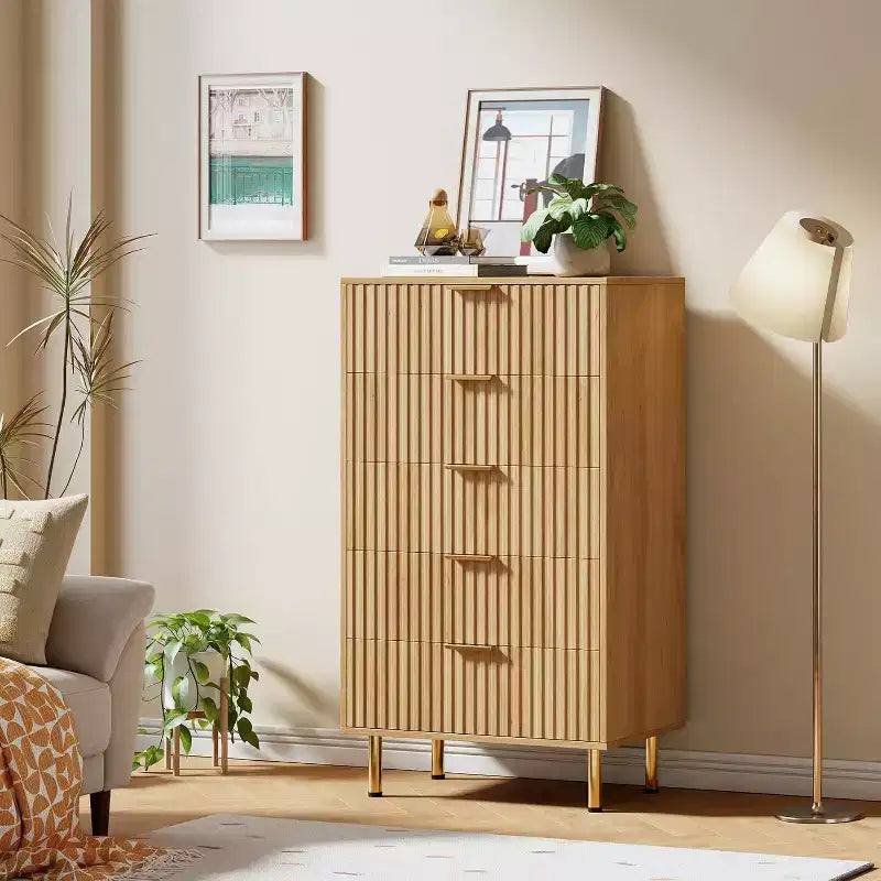 Commode en bois à 5 tiroirs cannelés et profonds de style moderne