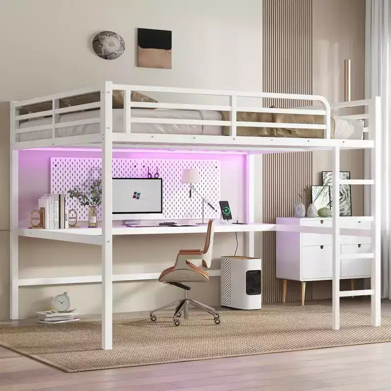 Lit mezzanine en métal avec prise de courant et espace éclairé par LED