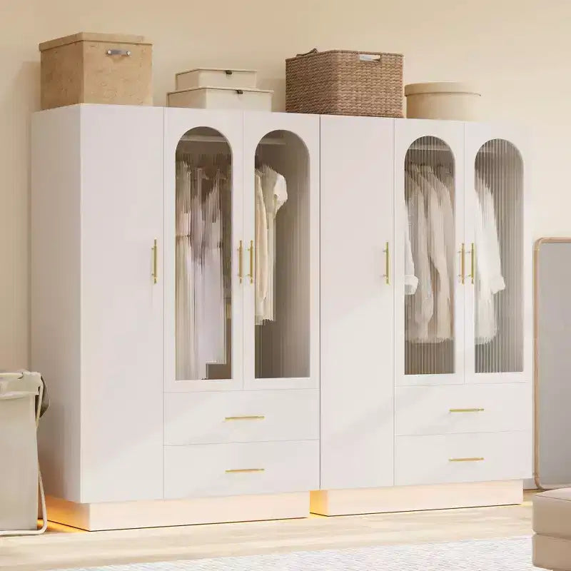 Armoire de rangement moderne à 3 portes avec portes vitrées, tringles de suspension et tiroirs